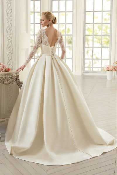 Elegant & Classic Long Sleeved Wedding Gown